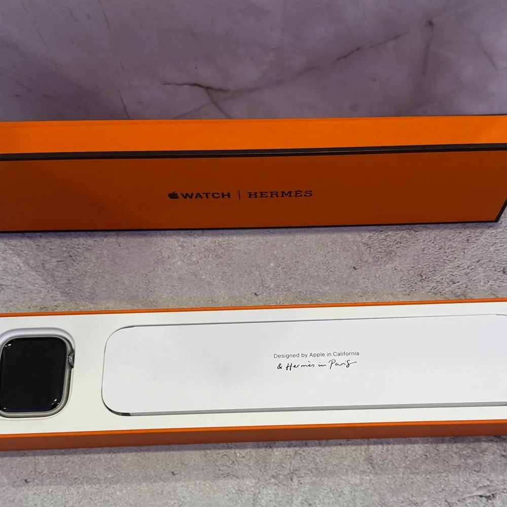 Apple Hermès Orange Watch Box - Picture 2 of 8